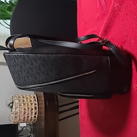 NWT MICHAEL KORS CONNIE Black BACKPACK - Picture 3 of 6